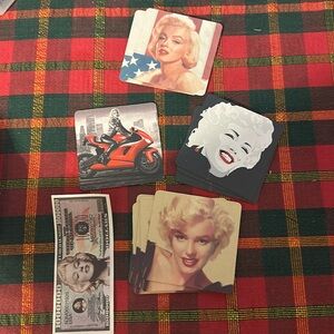 11 Marylin Monroe coasters + Marylin Monroe bill